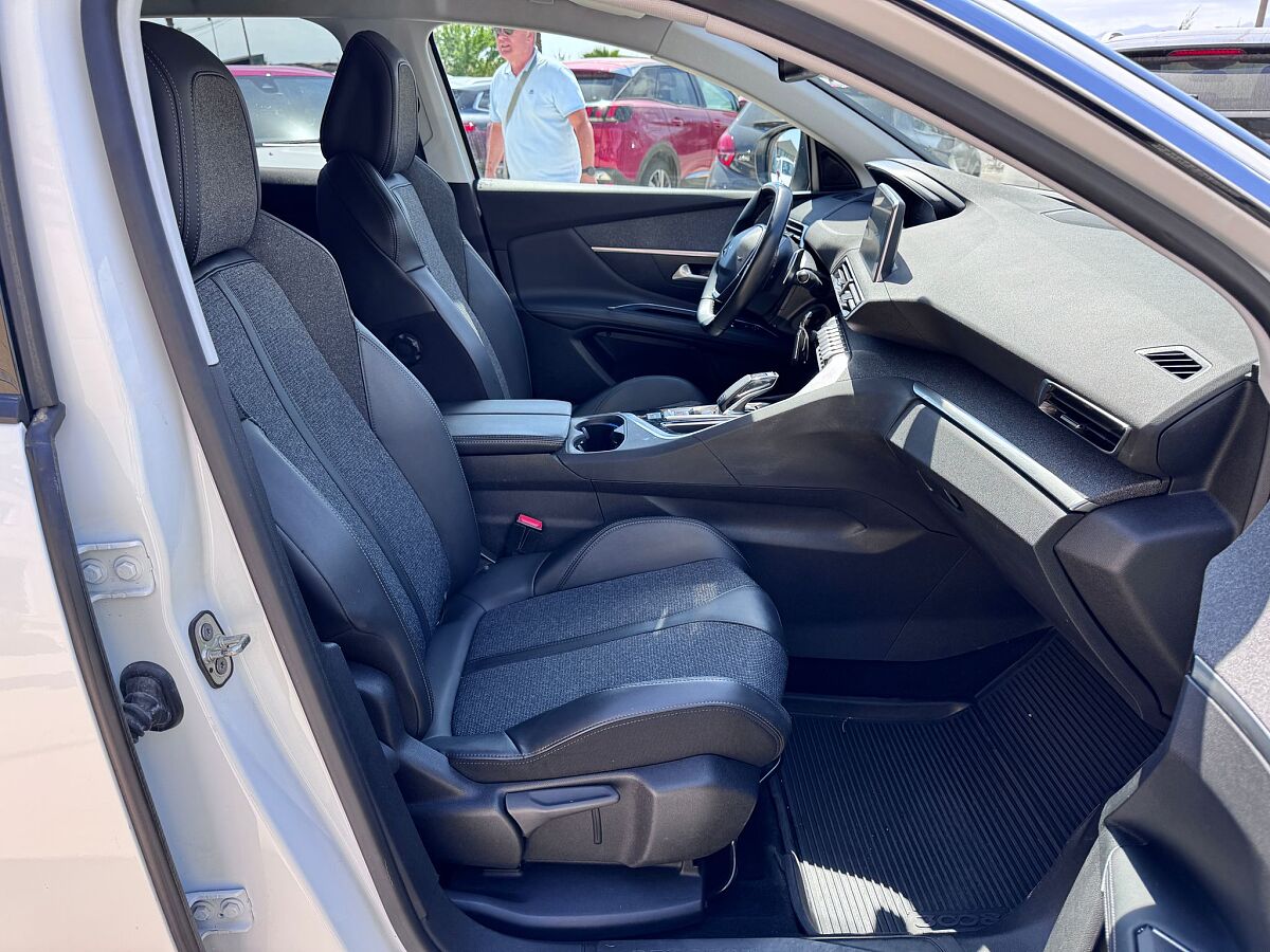 PEUGEOT 3008 ALLURE 1.2. E-THP AUTO SPANISH LHD IN SPAIN ONLY 39000 MILES 2020